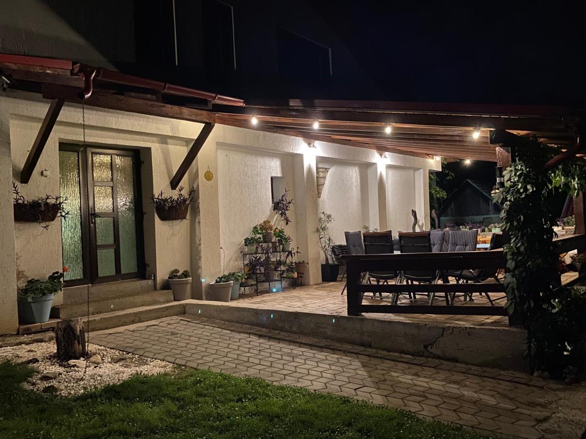 Casa De Vacanta Potoc Ngoại thất bức ảnh